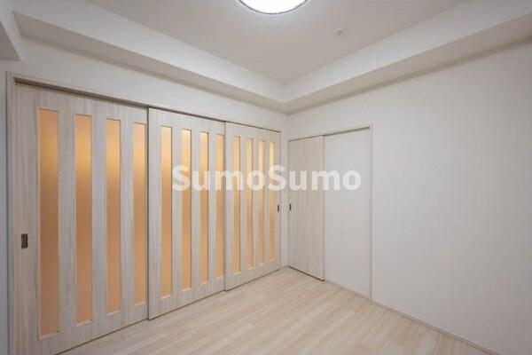 その他部屋・スペース　開放的な寝室です