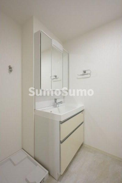 洗面設備　使いやすい独立洗面台です