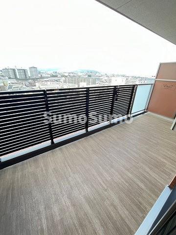 バルコニー　暖かな日差しのふりそそぐバルコニー