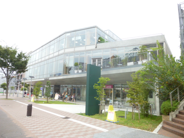 ショッピングセンター　Southwood(サウスウッド)（ショッピングセンター）まで530m