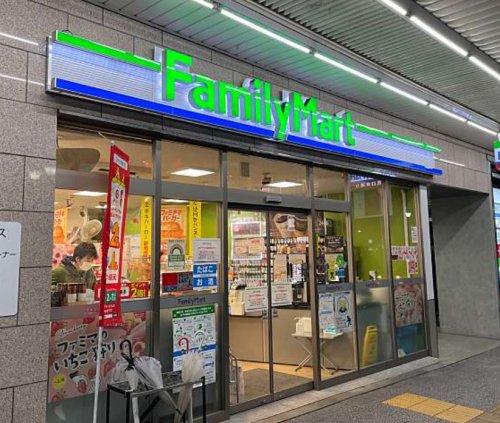 コンビニ　ファミリーマート 中野駅南口本通り店（コンビニ）まで91m