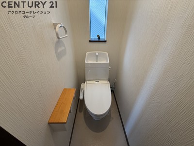 トイレ　窓があり換気できます。