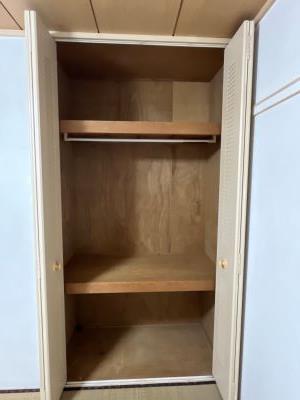 収納　和室にクローゼットがあります。