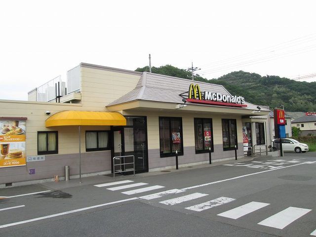 飲食店　マクドナルド都留店（飲食店）まで2200m