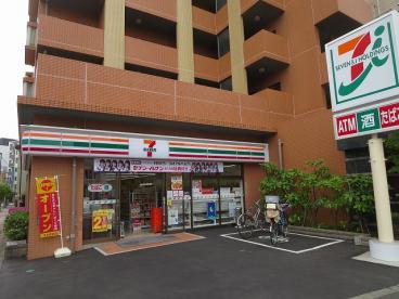 コンビニ　セブンイレブン 荒川千住大橋店（コンビニ）まで1m