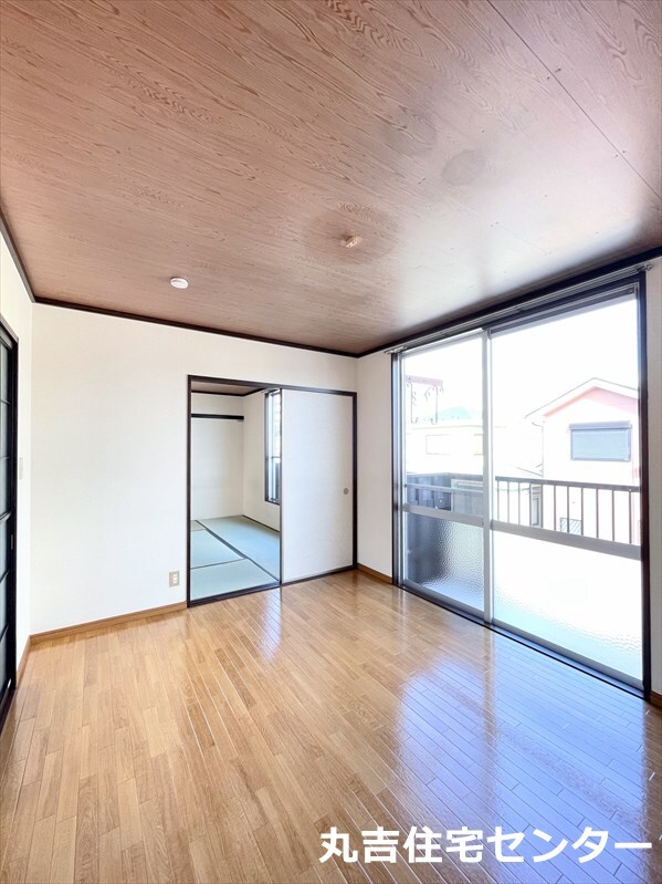 居室・リビング　洋室・和室各部屋6帖、収納付き！