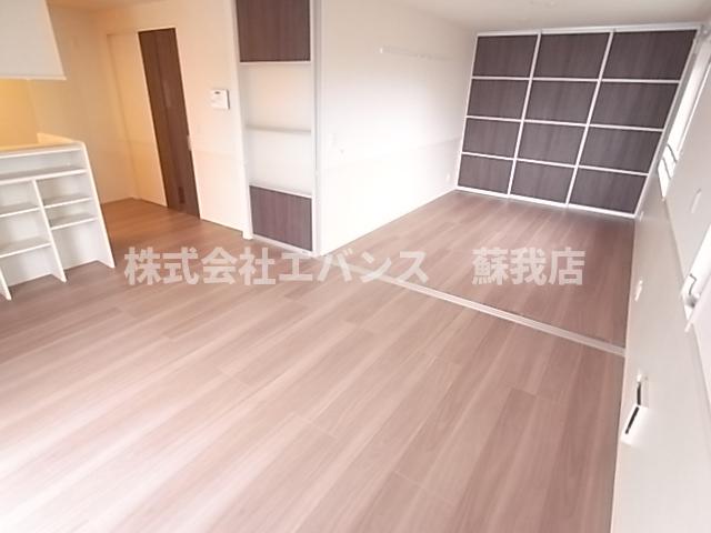 その他部屋・スペース　開放的な寝室です