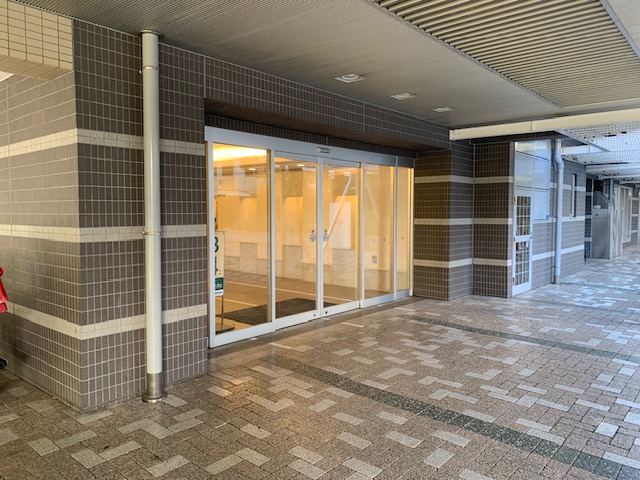 エントランス　落ち着いたエントランスです