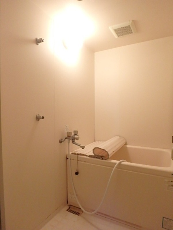 バス・シャワールーム　図面と現状に相違がある場合には現状を優先