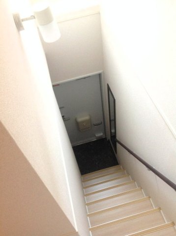 玄関　シューズクローク有り、鏡有りの玄関