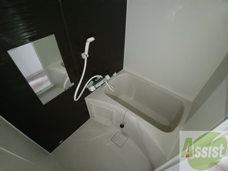 バス・シャワールーム　お風呂になります。一日の疲れを癒してくださいね。