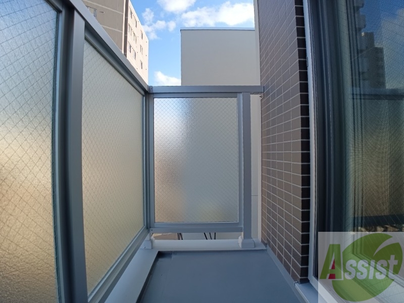 バルコニー　バルコニーが広くプチガーデニングも出来そうですね～。