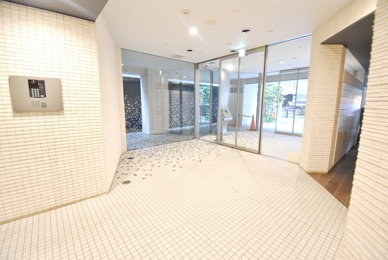 ドラックストア　スギ薬局赤坂店（ドラッグストア）まで73m