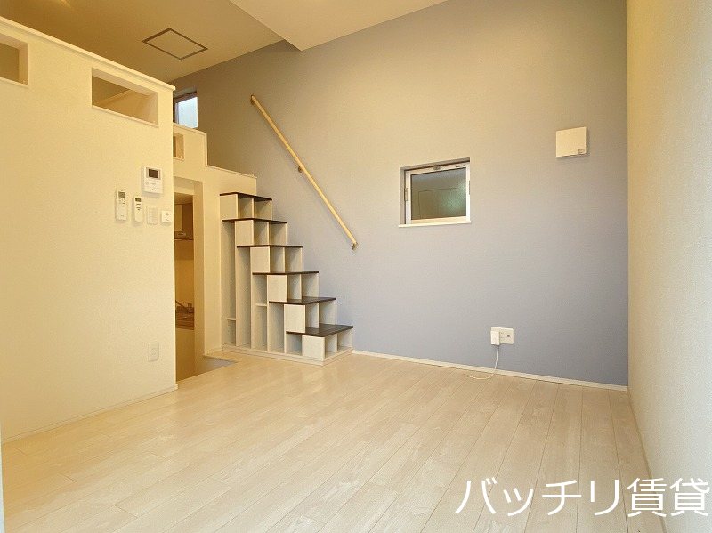 居室・リビング　別号室タイプの為、現状を優先致します。