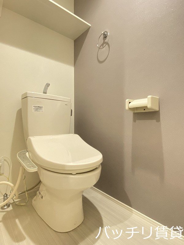 トイレ　別号室タイプの為、現状を優先致します。