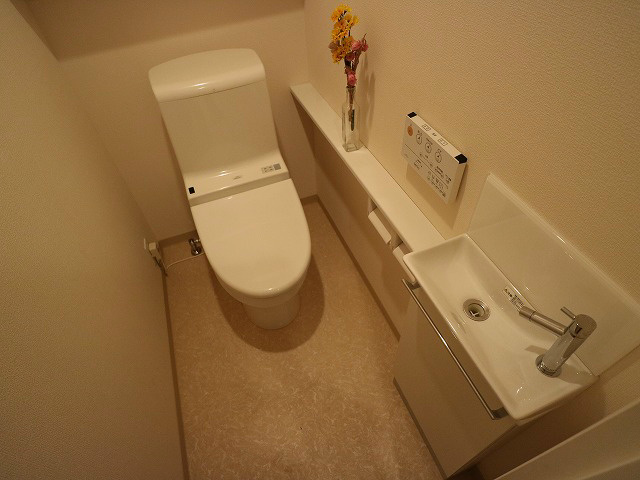 トイレ　※別号室参考写真