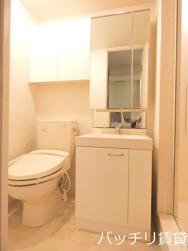 洗面設備　別号室タイプの為、現状を優先致します。