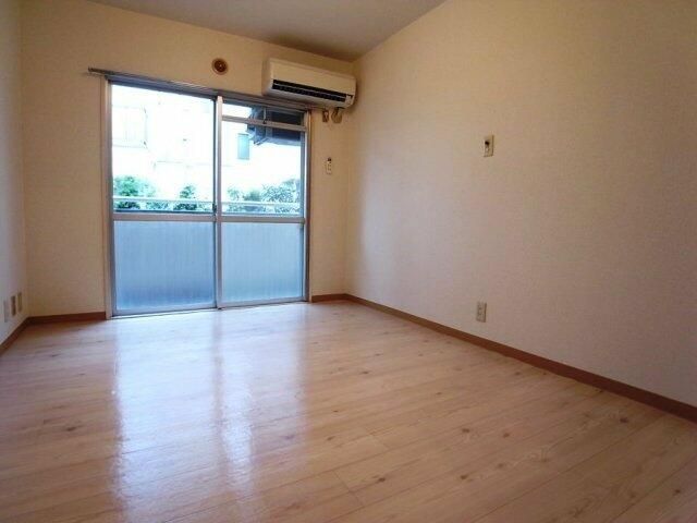 居室・リビング　ゆったり過ごせる居間です