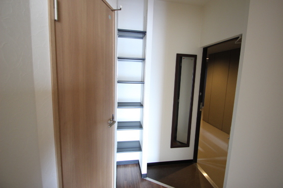 玄関　※他部屋の写真です。