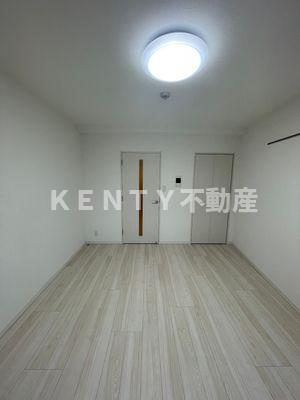 居室・リビング　こちらの居間で趣味の時間をお楽しみください