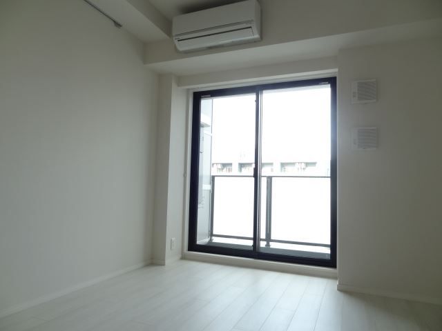 居室・リビング　６．５帖の洋室です。クローゼットあります。