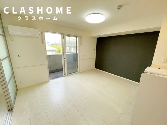 居室・リビング　同物件の別部屋になります。