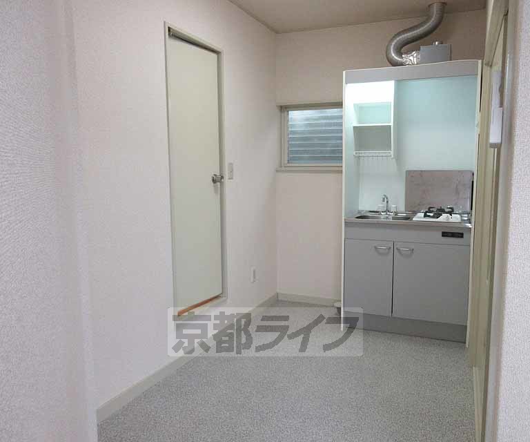 居室・リビング　キッチン周りも広い・