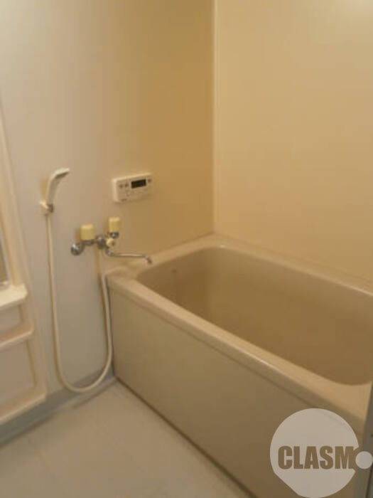 バス・シャワールーム　キレイにリフォームされています♪