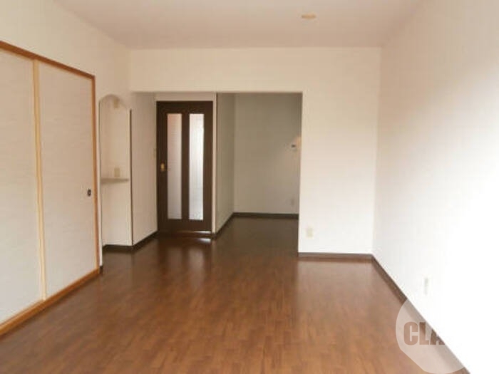 居室・リビング　フローリングだからお掃除が楽♪