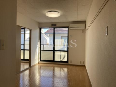 居室・リビング　同物件別部屋