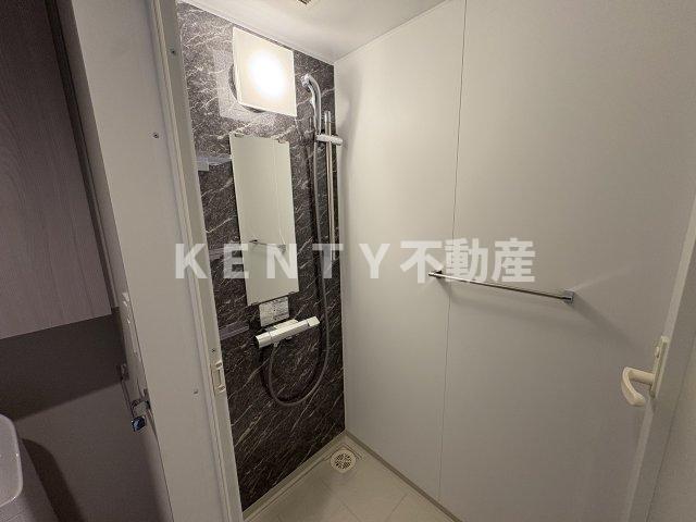 バス・シャワールーム　シャワーを浴びることができます