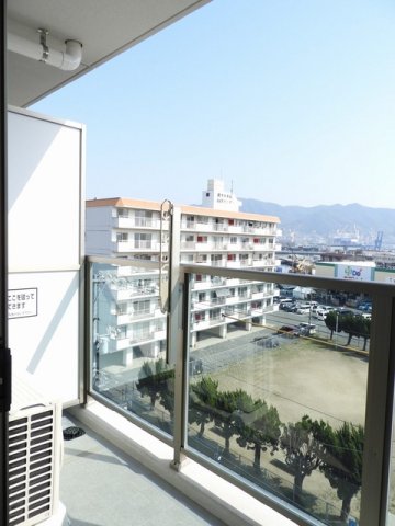 バルコニー　バルコニーからの眺めを楽しみながら食事をしませんか