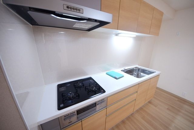 キッチン　★3口コンロのシステムキッチンです★