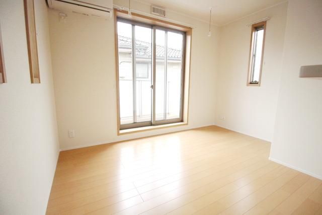 居室・リビング　★明るいお部屋です★