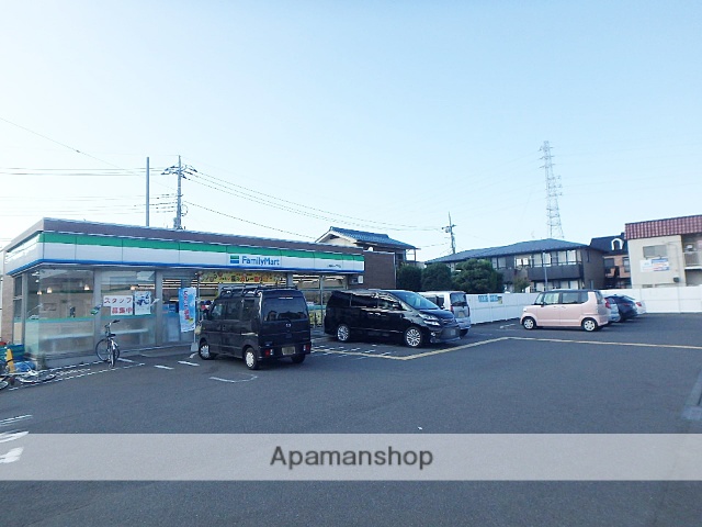 コンビニ　ファミリーマート（コンビニ）まで129m