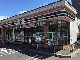 コンビニ　セブンイレブン札幌福住中央通店（コンビニ）まで585m