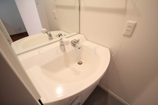 洗面設備　シャワー付き独立洗面台