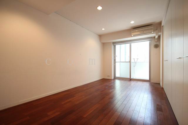 居室・リビング　南西向きで明るい室内