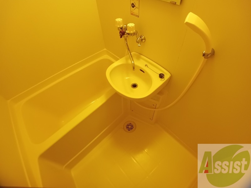 バス・シャワールーム　ユニットバスです。疲れを癒すのに欠かせませんね！