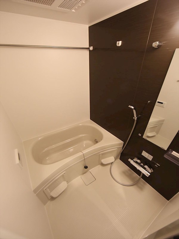 バス・シャワールーム　浴室暖房乾燥機付　追い焚き・オートバス機能付お風呂