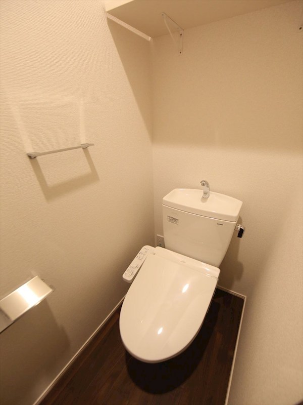 トイレ　温水洗浄暖房便座付トイレ