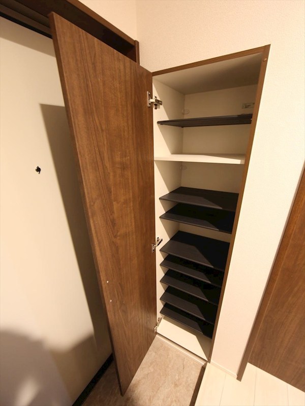 玄関　玄関　シューズボックス付