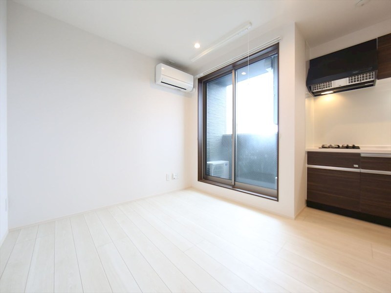 バルコニー　ＬＤＫ8.6帖　システムキッチン　エアコン完備　バルコニー