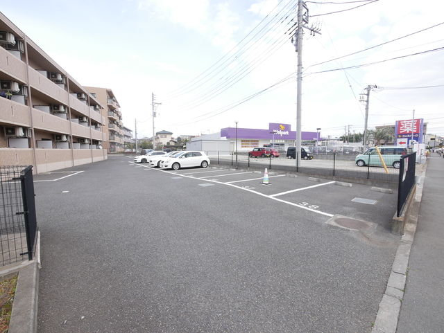 駐車場　★敷地内に駐車場がございます★
