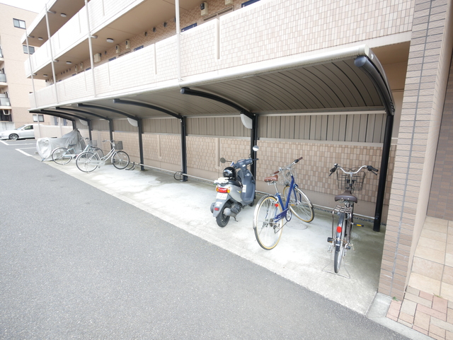 その他共有部分　★敷地内に屋根付駐輪場がございます★