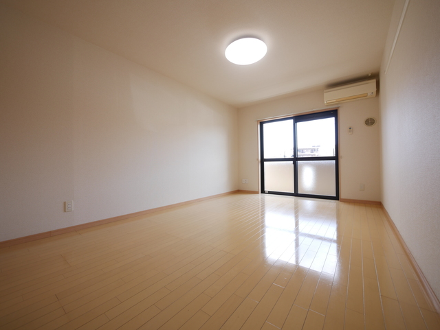 その他部屋・スペース　★フローリングのきれいな洋室です★