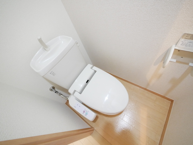 トイレ　★あって嬉しい温水洗浄便座付のトイレです★