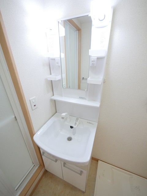 洗面設備　★独立洗髪洗面台があり、忙しい朝の準備にも心強いですね★
