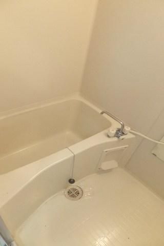 バス・シャワールーム　清潔感のあるバスルーム。