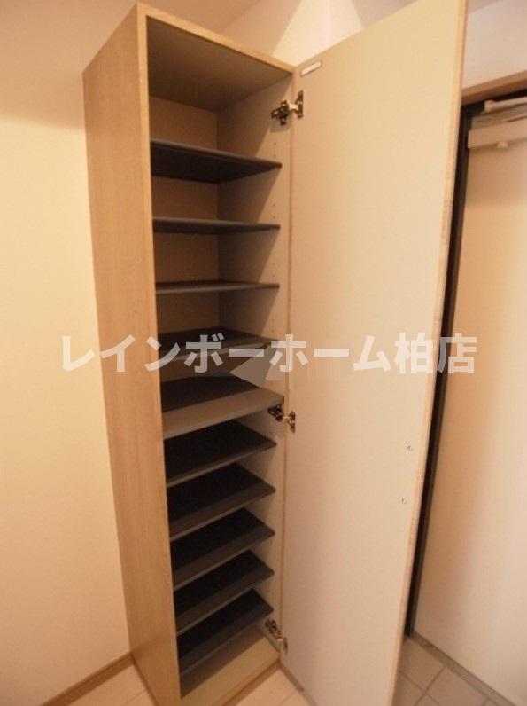 玄関　シューズボックスがあります